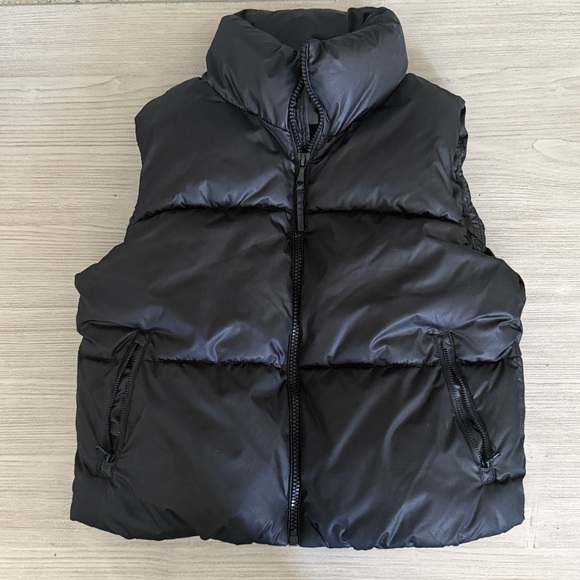 Old Navy Women's Puffer Vest - Picture 2 of 5